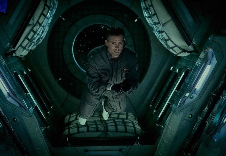 Райан Рейнольдс, Джейк Джилленхол и другие на первых кадрах из фильма «Живое»