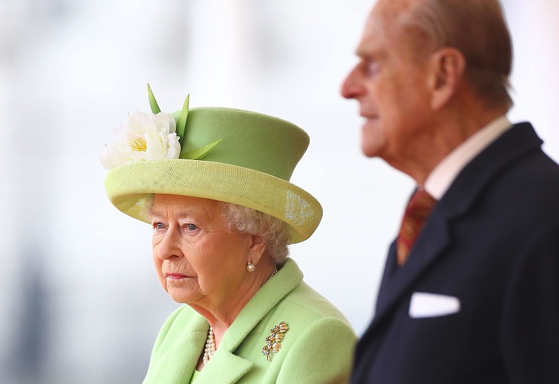 Опубликован новый портрет Елизаветы II и принца Чарльза