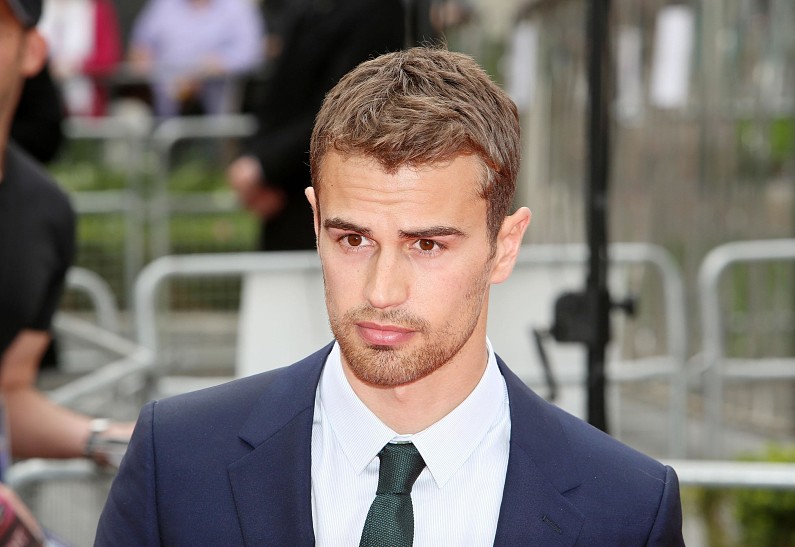 Тео Джеймс не появится в новых фильмах «Дивергента» и «Другого мира»