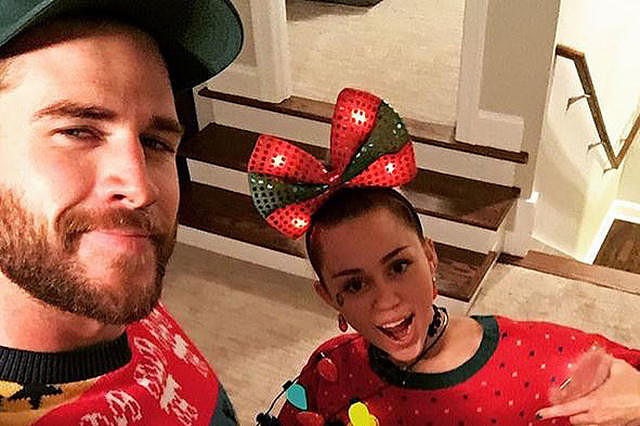 Майли Сайрус, Лиам Хемсворт, Дженнифер Лопес и другие звезды отмечают Рождество