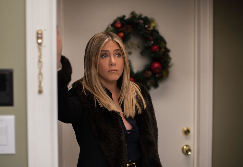 Признание: Дженнифер Энистон передаривает подарки