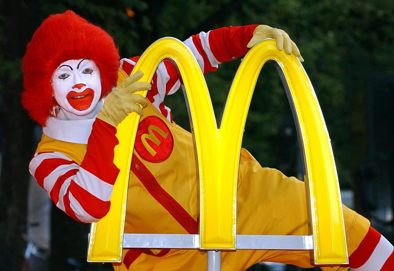 Московский студент подал в суд на McDonald’s из-за кости в рыбном ролле