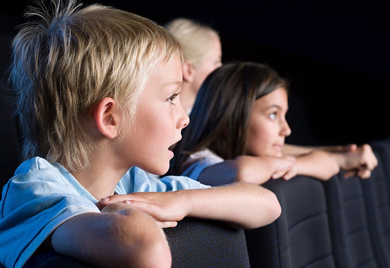 С миру по елке: Вячеслав Манучаров и другие поучаствуют в «Неделе кино» в онкоцентре имени Н. Н. Блохина