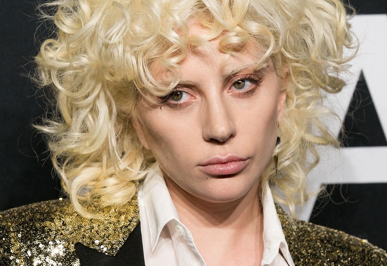 Леди Гага набила татуировку с портретом Дэвида Боуи