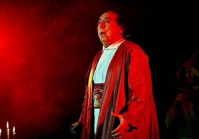 В самом высоком театре «Белая ворона» открывается весенний сезон с показа нашумевшего мюзикла «Паганини»