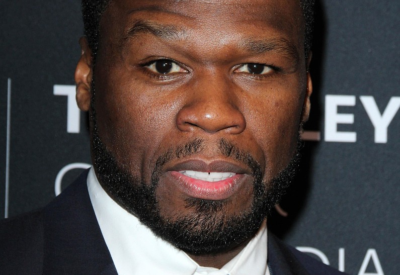 Рэпера 50 Cent вызвали в суд за фото с пачками денег в Instagram