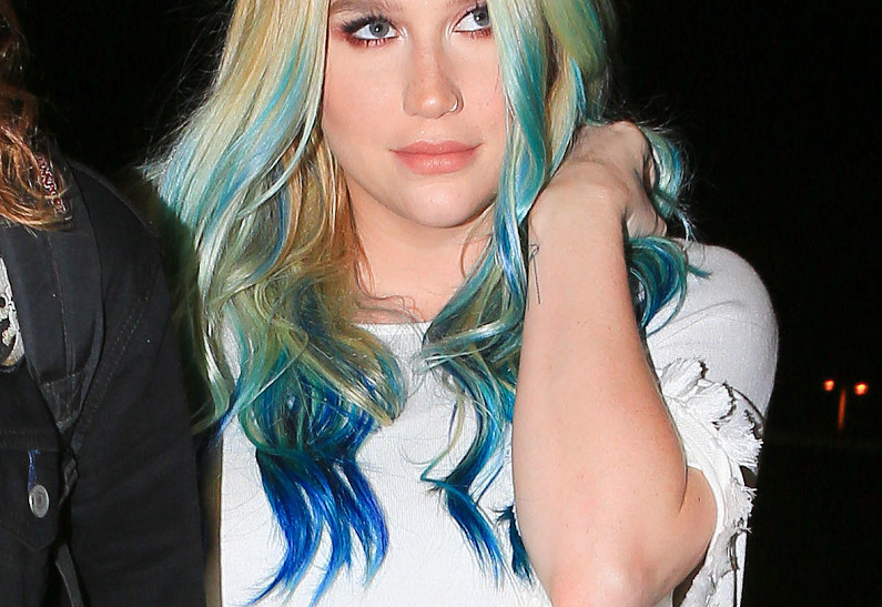 Певицу Кешу могут все-таки освободить от работы с ненавистным продюсером