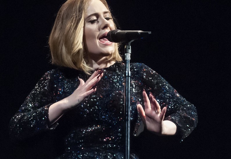 Адель станет хедлайнером фестиваля Гластонбери-2016