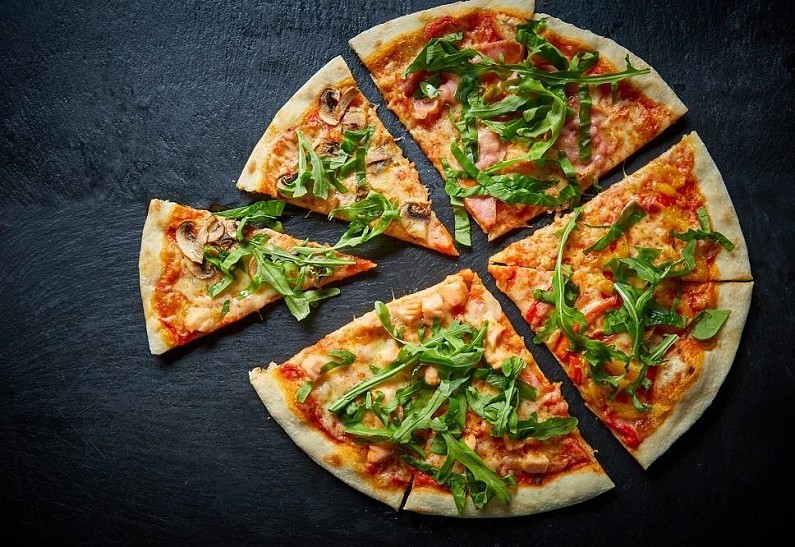 Amore pizza, или Дюжина пицц в рестобаре «Прожектор»