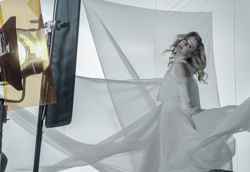 Вышел клип Юлианны Карауловой на песню «Внеорбитные»