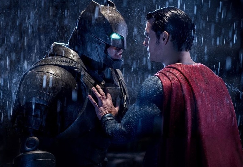 Западные СМИ шутят: отец ребенка Бриджит Джонс — Бэтмен или Супермен?