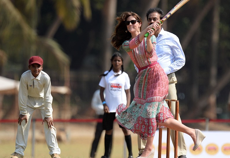 Принц Уильям и Кейт Миддлтон путешествуют по Индии (ФОТО)