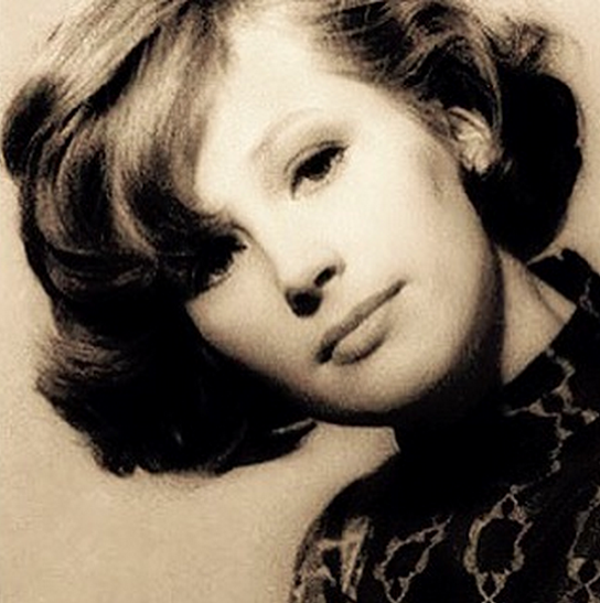 Алла Пугачёва показала архивное фото себя 17-летней