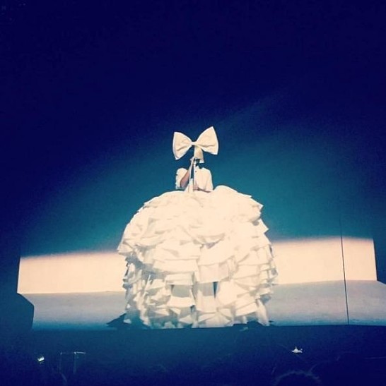 Sia дала часовой концерт на фестивале Coachella