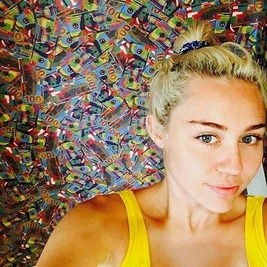 Майли Сайрус проводит время с семьей Лиама Хемсворта