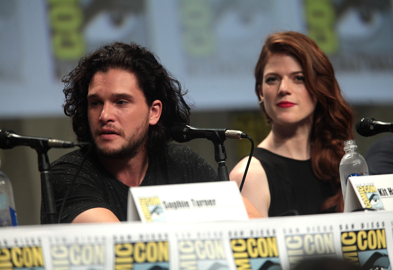 Кит Харрингтон и Роуз Лесли перестали скрывать свои отношения