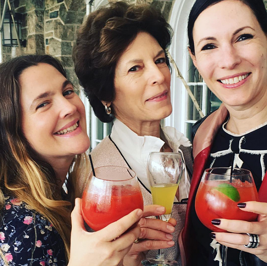 Дрю Бэрримор проводит время с бывшей свекровью