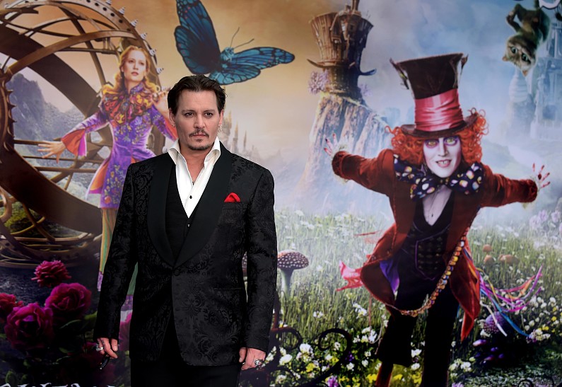 Джонни Депп, Миа Васиковска и другие звезды на лондонской премьере «Алисы в Зазеркалье»