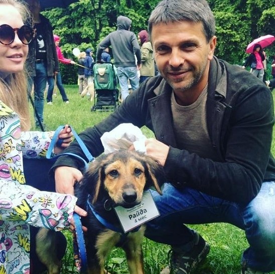 Леонид Барац пришел на выставку дворняг «Подарок судьбы»