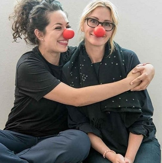 Смешная благотворительность: Джулия Робертс, Хайди Клум и другие звезды надели клоунские носы