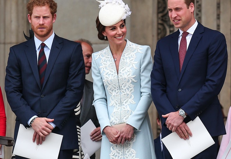 Кейт Миддлтон, принц Уильям и другие посетили службу в честь юбилея Елизаветы II