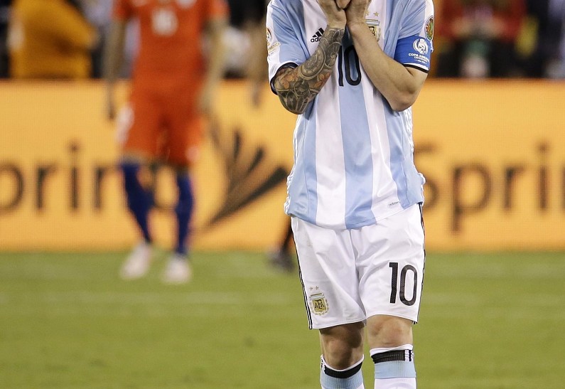 Месси завершает свою карьеру в сборной Аргентины после поражения в Кубке Америки