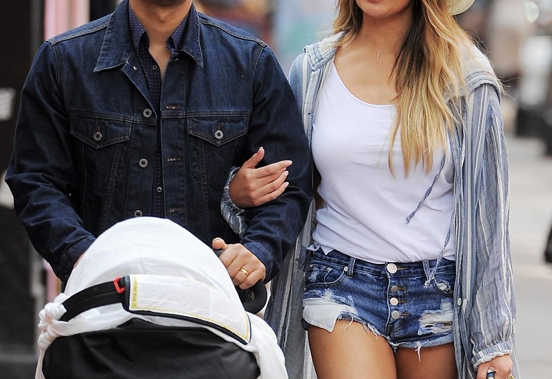 Дочка Крисси Тейген и Джона Ледженда посетила свое первое спортивное мероприятие