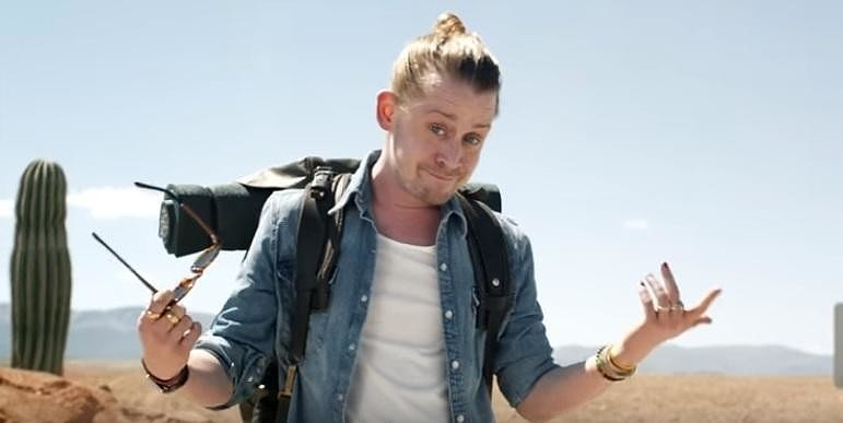 Маколей Калкин снялся в рекламе с говорящими сурикатами