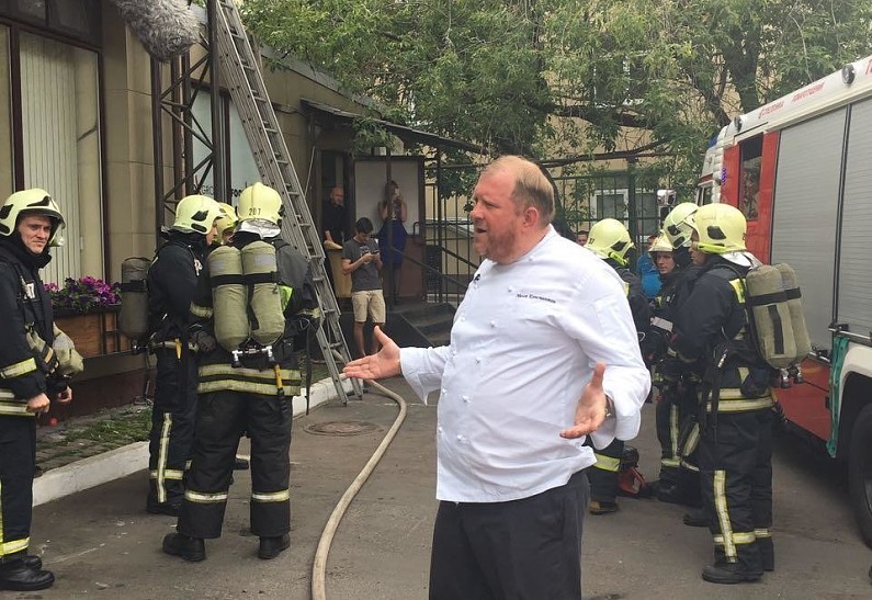 Сегодня в Москве на съемках программы телеканала «Пятница!» загорелся ресторан