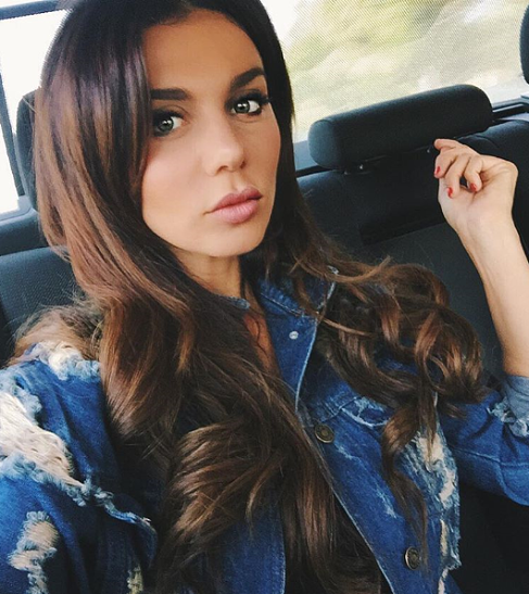 Анна Седокова получила в подарок «тысячу» роз (ФОТО)