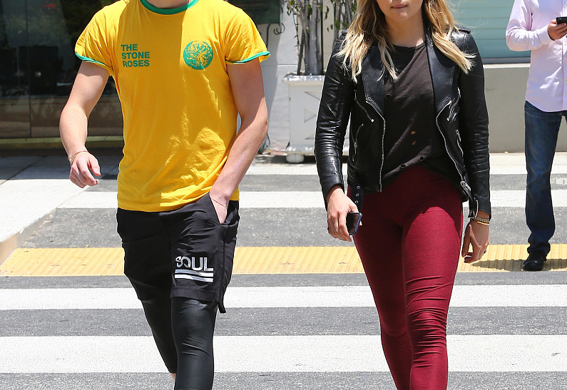 Бруклин Бекхэм сделал фотосессию для Хлои Морец и ее мамы