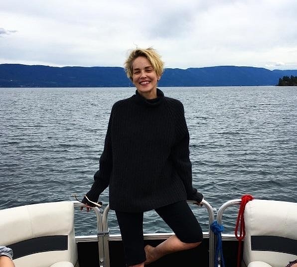 58-летняя Шэрон Стоун показала идеальную фигуру в купальнике