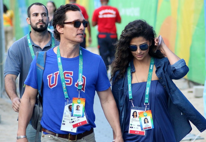 Мэттью Макконахи и его жена поддерживают американских спортсменов на Олимпиаде