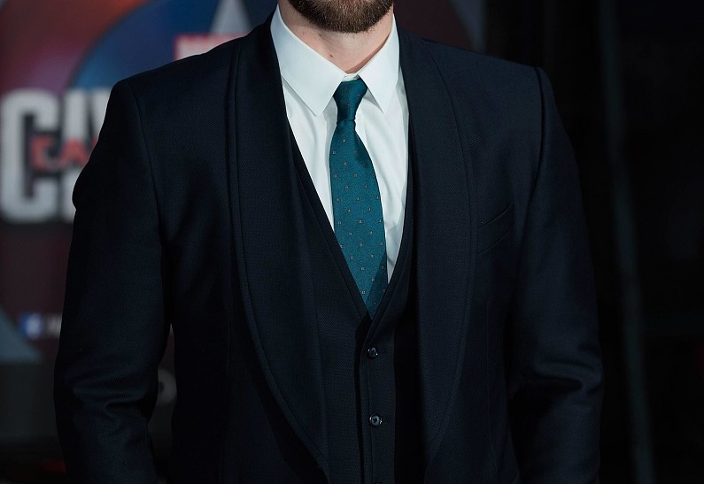 Энтони Маки и Крис Эванс посетили детскую больницу в Бостоне