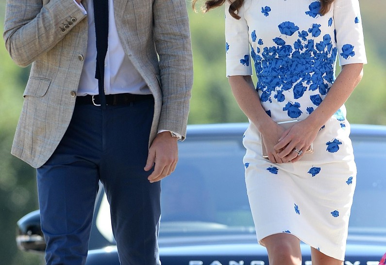 Кейт Миддлтон и принц Уильям впервые за месяц появились на публике (ФОТО)