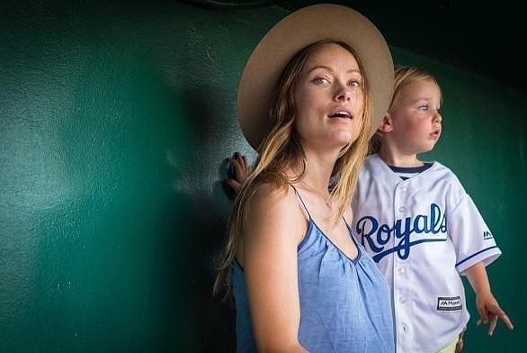 Оливия Уайлд призвала поклонников подписать петицию о защите материнства