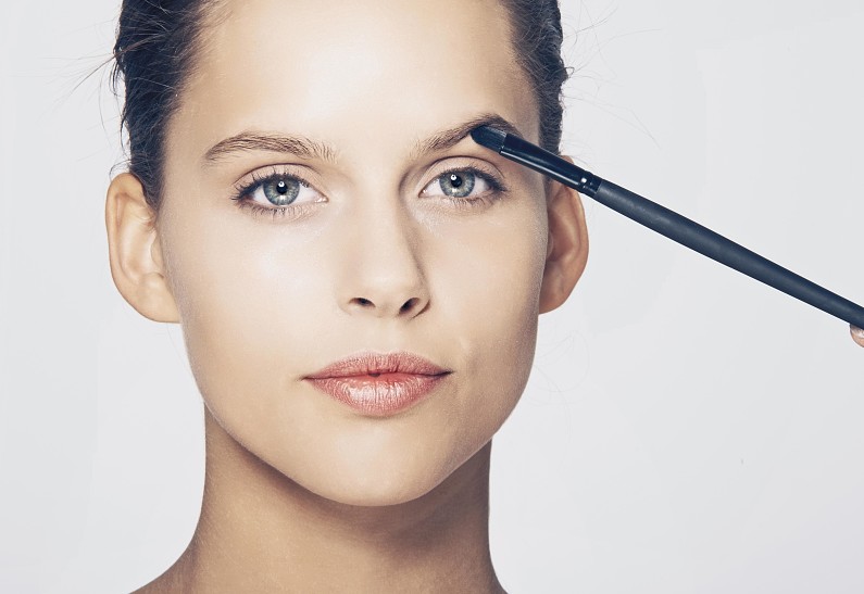 7 привычек, о которых нужно забыть при самостоятельной коррекции бровей