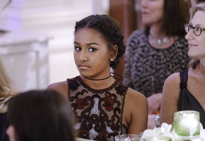 Дочка Барака Обамы работает кассиром в ресторане