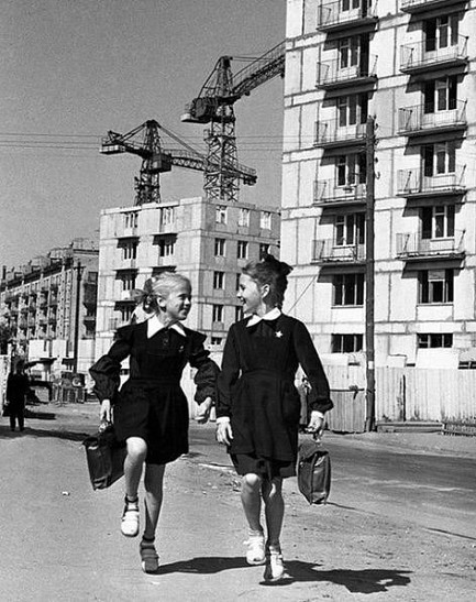 Липа Тетерич, Тина Канделаки и другие звезды поделились воспоминаниями о школе