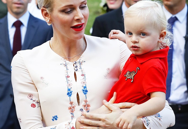 Княгиня и князь Монако вместе с сыном посетили ежегодный пикник