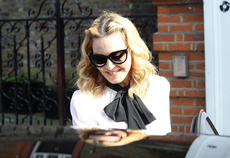 Мадонна навестила своего сына Рокко в лондонской школе