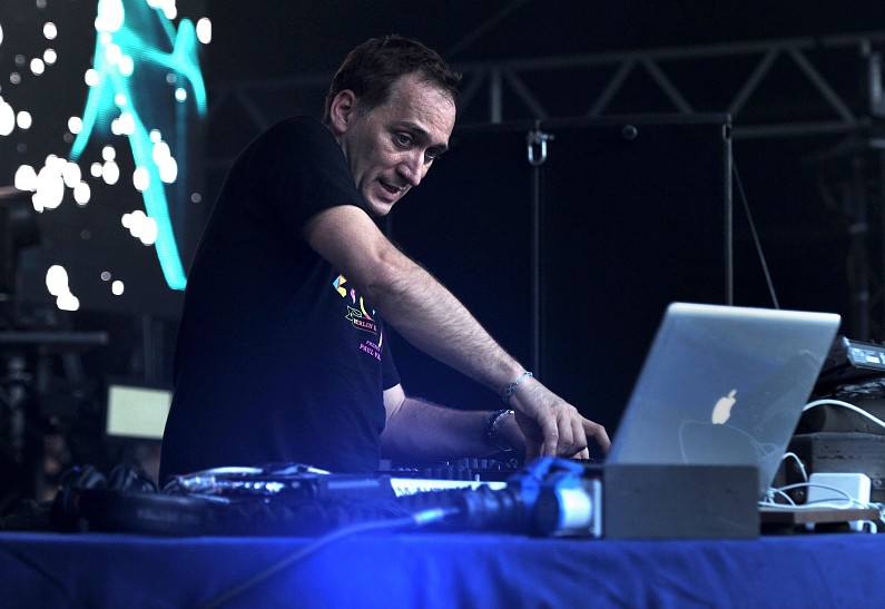 Диджей Пол ван Дайк стал участником скандала из-за публикации в соцсети