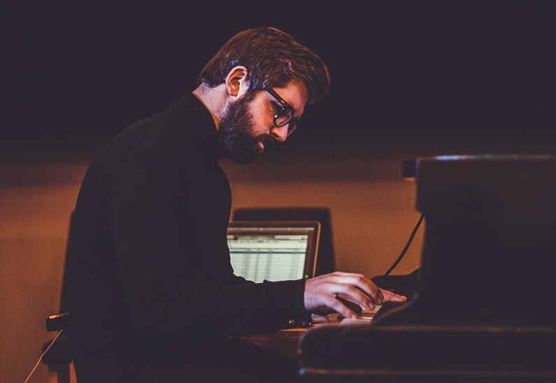 В День города Москвы в Саду имени Баумана пройдет фестиваль современной фортепианной музыки Piano Fields