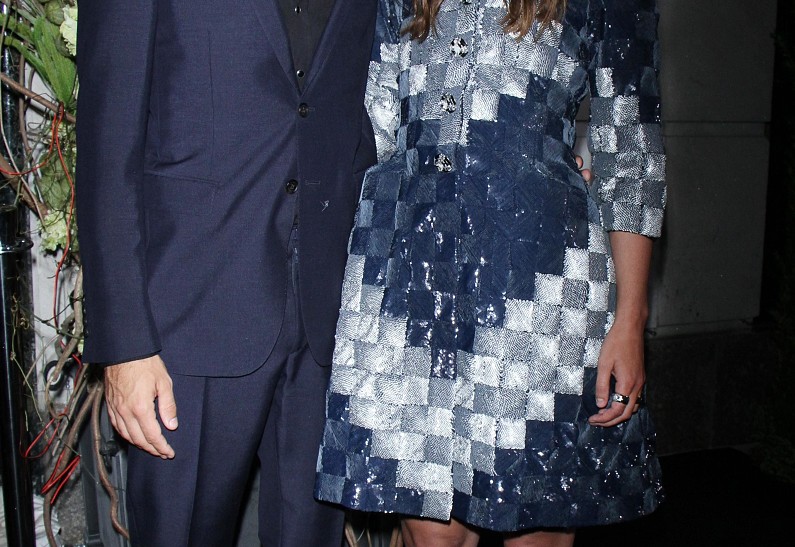 Кира Найтли и ее муж вместе выбирают наряды для выходов