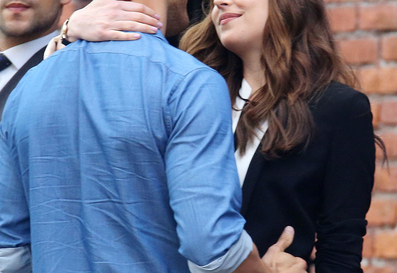 Дакота Джонсон опровергла слухи о своем романе с Джейми Дорнаном