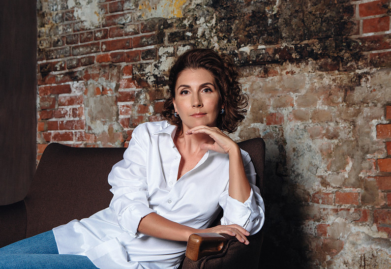 Елена Михалкова: «После неудачного путешествия мне захотелось кого-то убить, так появился мой первый детектив»