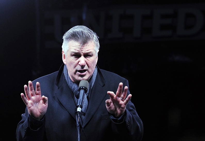 Шер, Роберт Де Ниро, Алек Болдуин и другие звезды выступили на митинге против Дональда Трампа