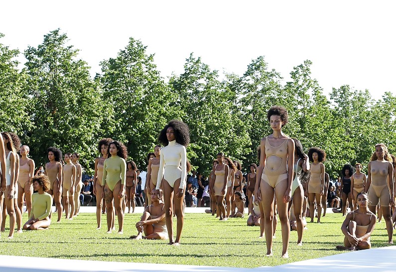 7 самых кошмарных коллекций от знаменитостей за всю историю моды