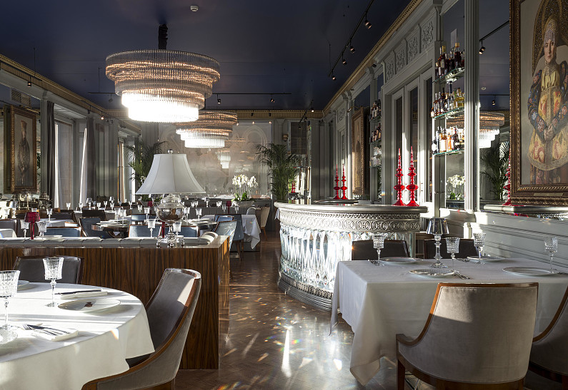 Перед кем мечет икру «Белуга»?