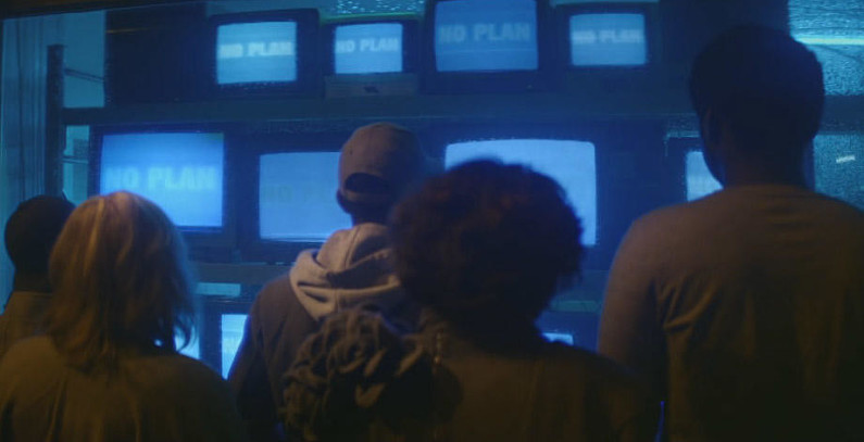 Вышел новый клип на песню Дэвида Боуи